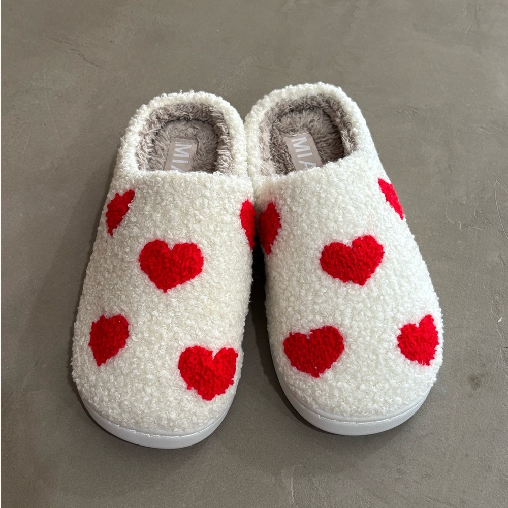 MIA Cozy White Slippers with Red Hearts NEW